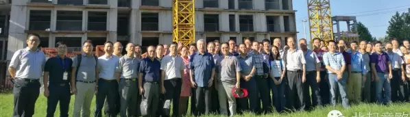 清華大學繼續教育學院廣西建工集團有限責任公司學員參觀空中造樓機